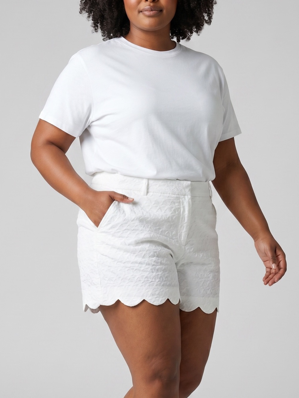 White Scallop-Hem Women's Shorts size 14 Crown & Ivy